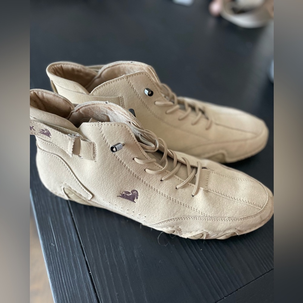 Light Tan Leather - worn a few times but no visible wear... Euro Size 45